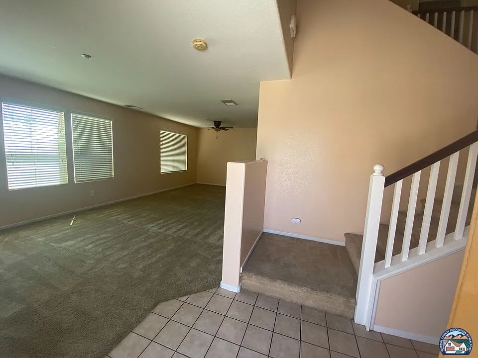 3 bed, 2.5 bath, 1550 sqft, $2,000 — Photo 2