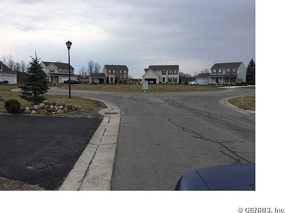 3rd image of 28 Starflower Dr