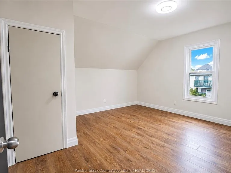 859 Pierre Ave — Photo 12