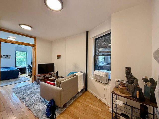 1st image of 221 E 5th St APT 16