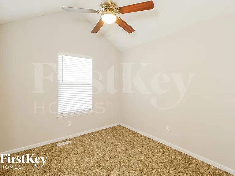 208 S Darrowby Dr — Photo 13