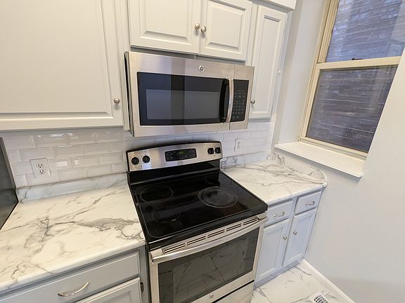 5th image of 3943 Botanical Ave Floor 1