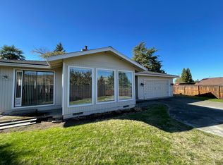 713 Pierce Rd, Medford, OR 97504