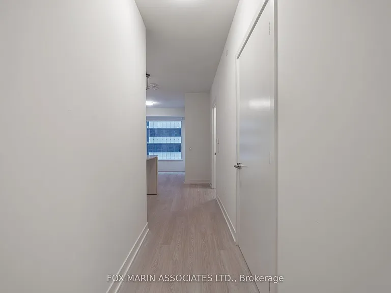 11 Yorkville Ave #802 — Photo 16