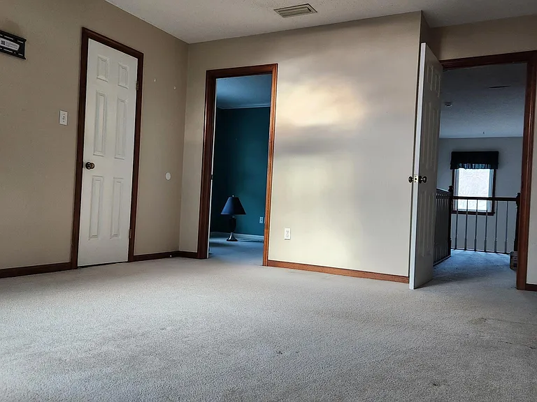 1012 Capstone Xing — Photo 9