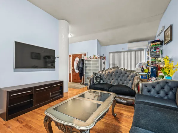 336 East 16th Street image 5 of 21