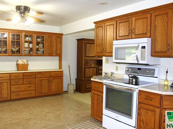 5th image of 912 Emerald Dr