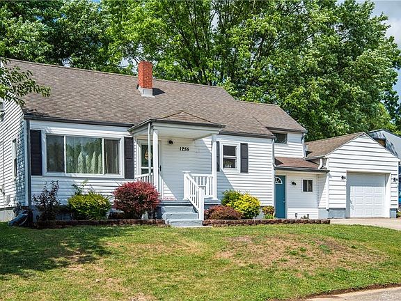 3rd image of 1255 Edwards Dr