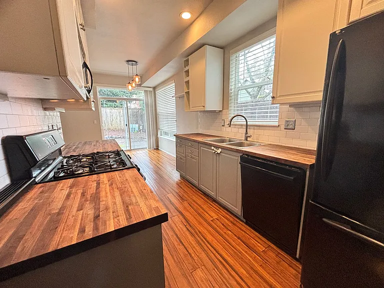 6931 N Borthwick Ave — Photo 9