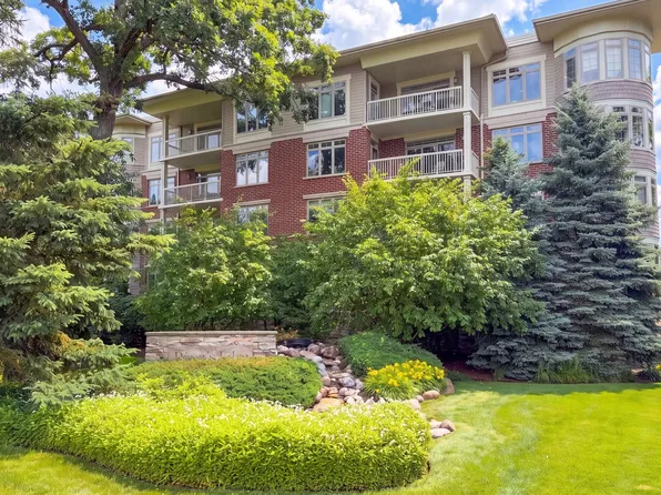 425 Benjamin Dr APT 207, Vernon Hills, IL 60061