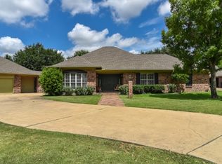 2302 Valley View Dr, Bryan, TX 77802