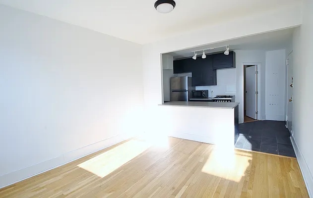 Rented by Julianna Realty Corp | media 8