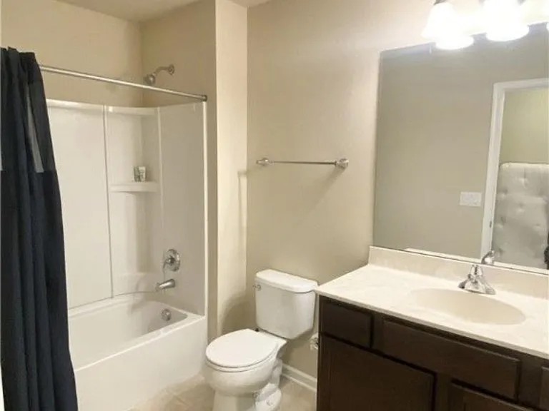 34 SE Booth Ave — Photo 10