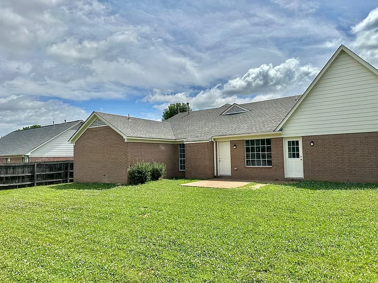 105 Winding Creek Dr — Photo 17