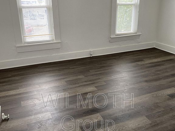 3rd image of 516.5 W Memorial Dr
