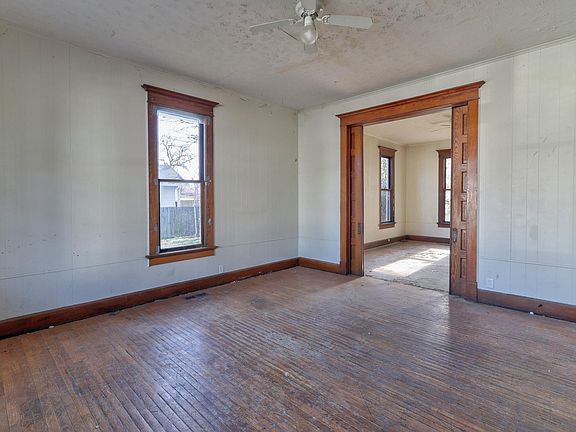 3rd image of 723 E Blackford Ave