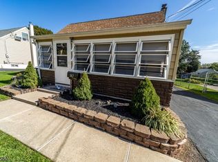 142 Weiss Ter, Raritan, NJ 08869