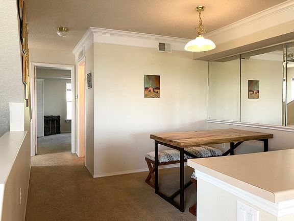 4th image of 2042 Oxford Ln