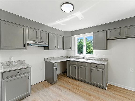 5th image of 78 Saratoga Ave