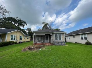 6657 Washington St, Groves, TX 77619