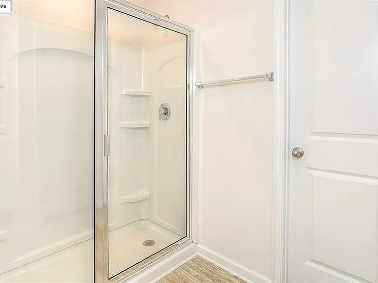 418 Grantham Ln — Photo 11