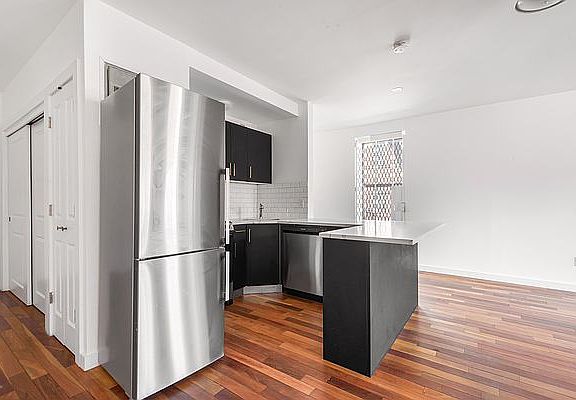 5th image of 1685 Lexington Ave #4