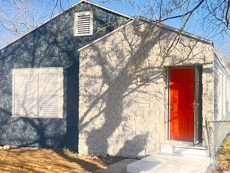 1210 York Ave — Photo 1