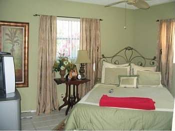 5th image of 4706 NW 41st Ave