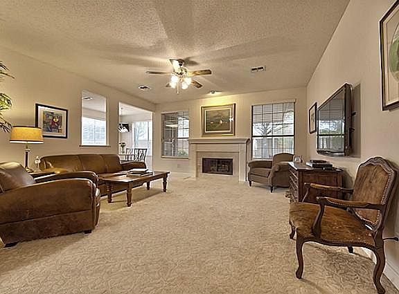 2nd image of 2501 Wilma Ln