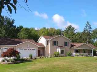 8140 Elmwood Dr, Kirtland, OH 44094