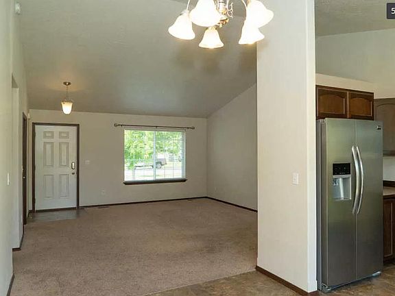 3rd image of 2860 E Thrush Dr