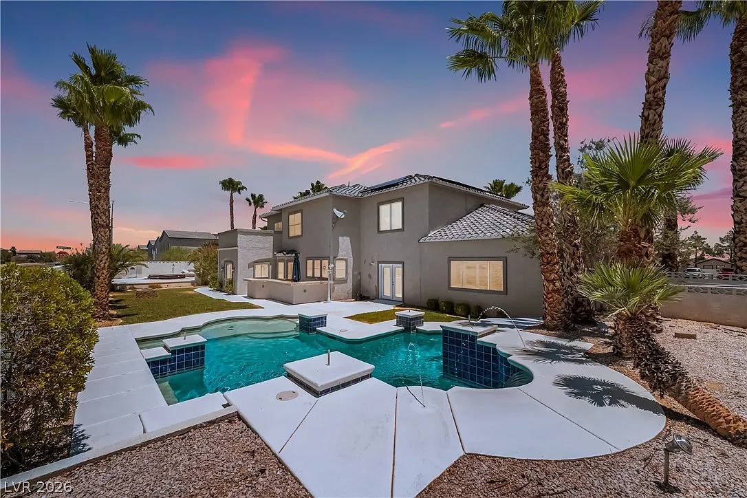 4 bed, 3.0 bath, 4463 sqft, $6,200 — Photo 2