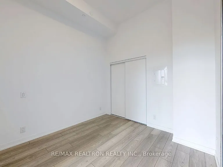 285 Dufferin St #401 — Photo 8