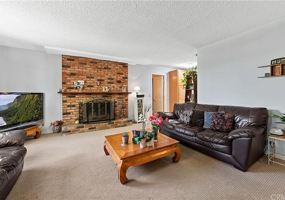 1st image of 388 Las Flores Dr