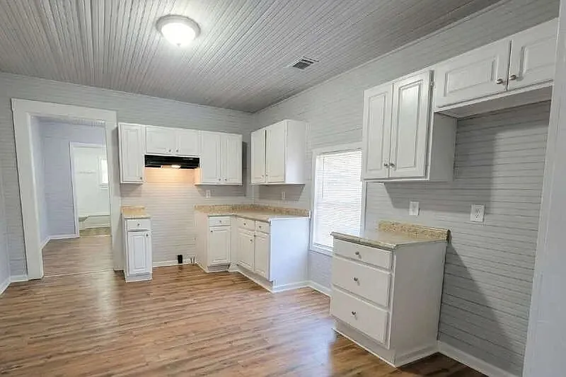 625 East Wall Street - 1 — Photo 3