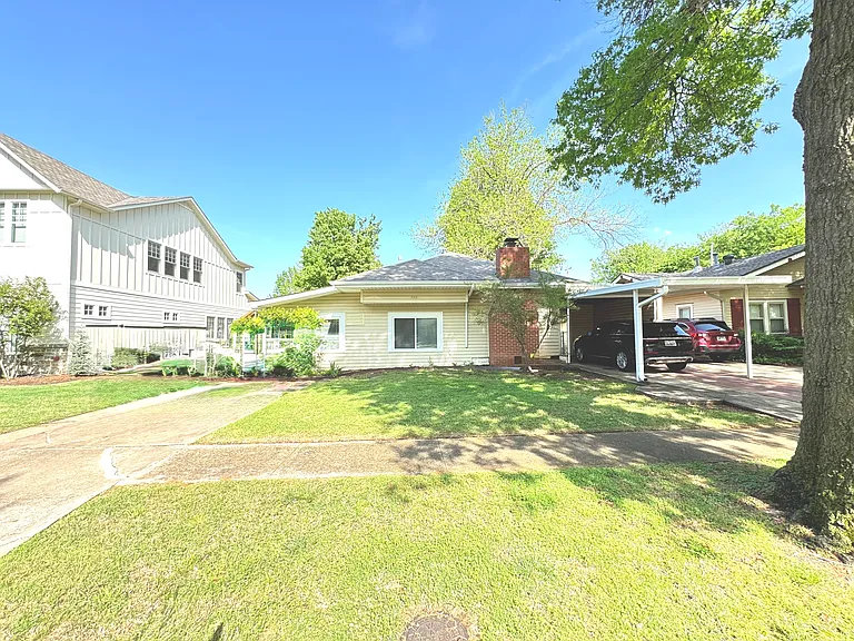443 College Ave — Photo 2