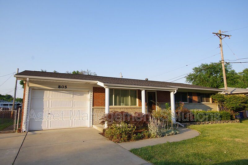 1st image of 805 Lindsay Ln