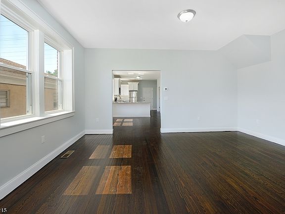 5th image of 83 Carmer Ave