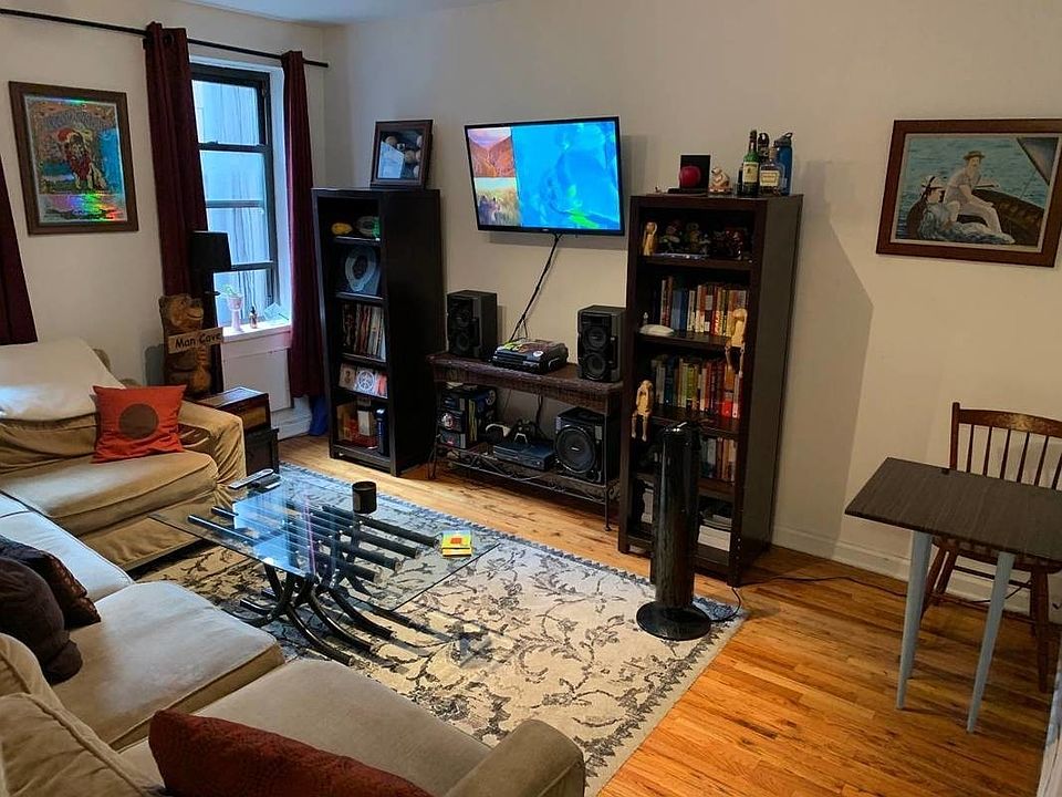 2nd image of 215 W 16th St #22