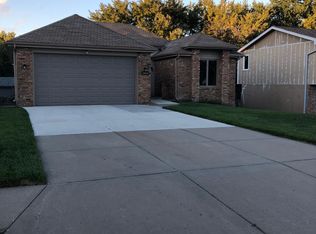 15614 Orchard Ave, Omaha, NE 68135