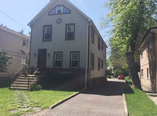 11 Lafayette Rd APT 1, Riverside, IL 60546