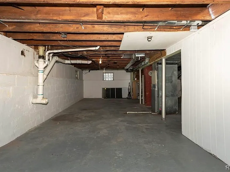118 S Laurel St — Photo 22