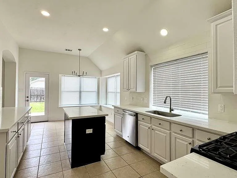 7510 Golden Thistle Ln — Photo 24