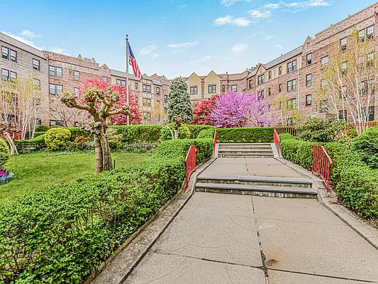 Sold by Re/Max In The City | media 11