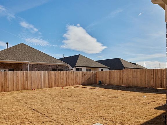 5th image of 3805 Hardy Dr