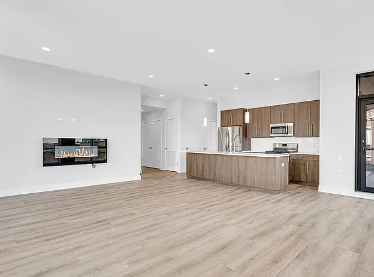 3087 N Avers Ave #E — Photo 5