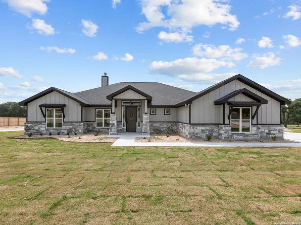 117 Hondo Drive, La Vernia, TX 78121