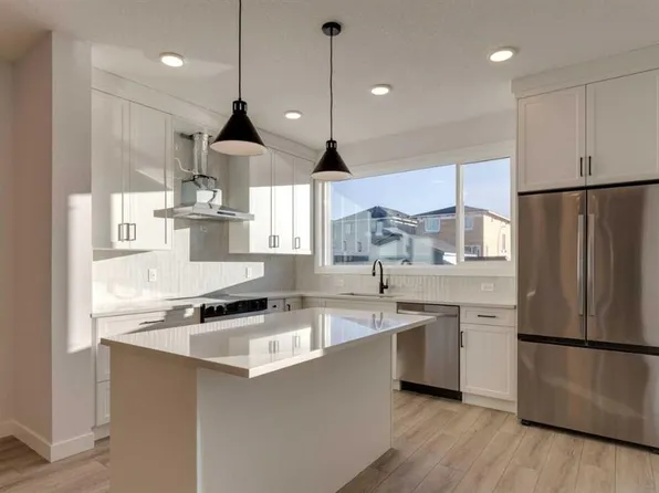 371 N Fireside Dr, Cochrane, AB T4C 0X4