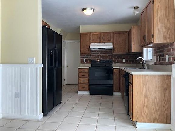 4th image of 19 Kent Dr
