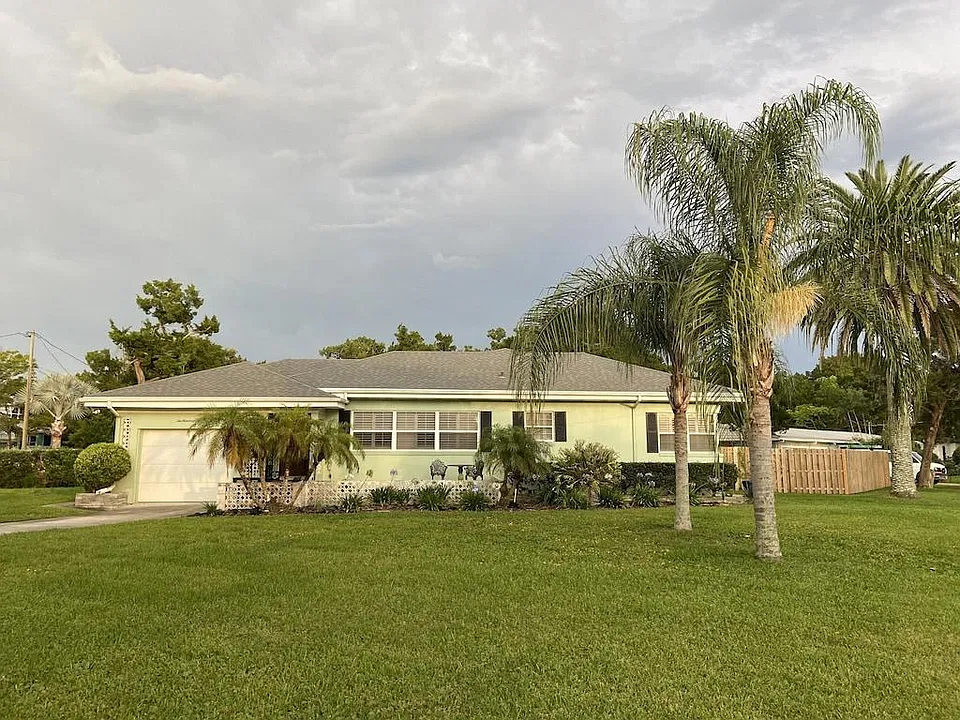 210 S Matanzas Blvd